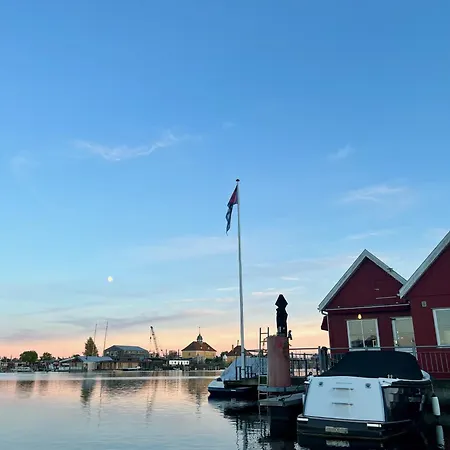 Exclusive Canalhouse First Row To The Water Copenhagen